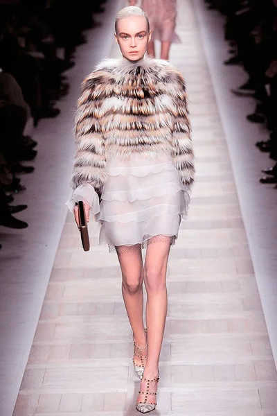 Look 19